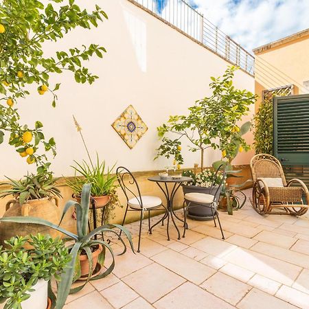 ليتشي Dimora Le Tre Muse Guesthouse المظهر الخارجي الصورة