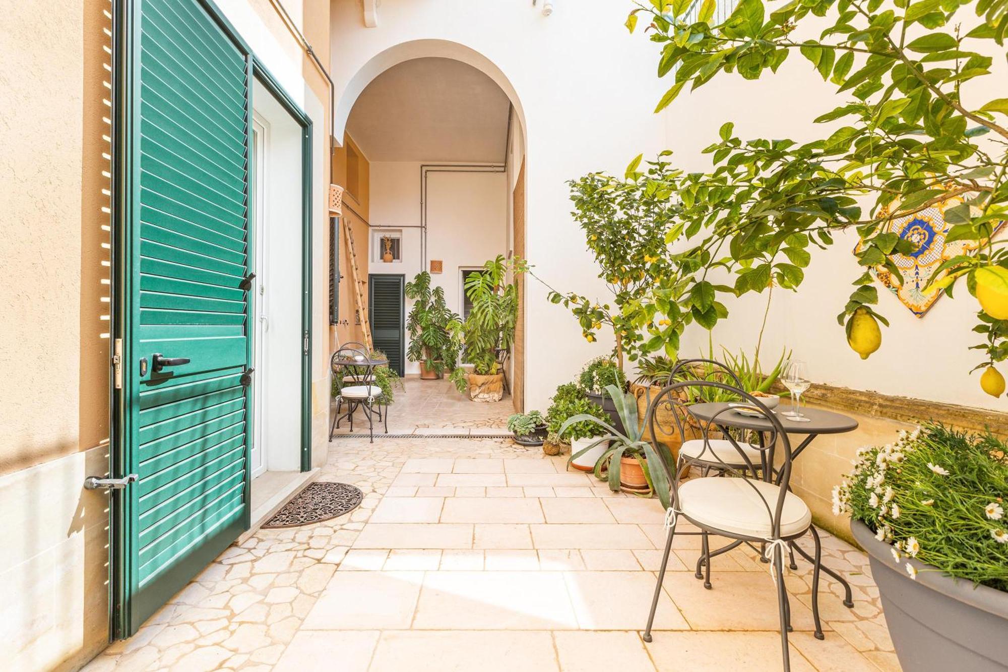 ليتشي Dimora Le Tre Muse Guesthouse المظهر الخارجي الصورة