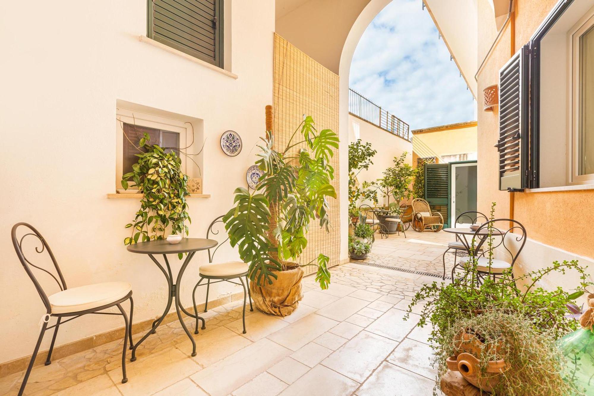 ليتشي Dimora Le Tre Muse Guesthouse المظهر الخارجي الصورة